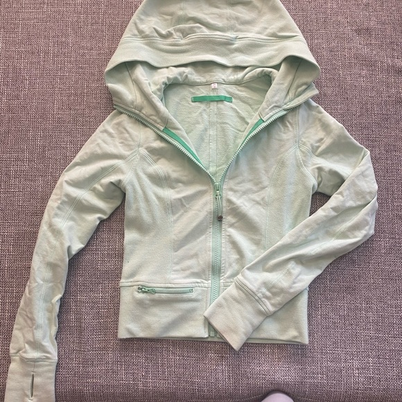 Lululemon cropped zip up - Picture 1 of 2